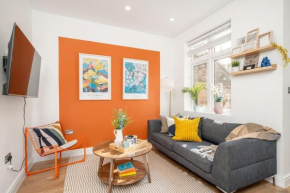 Enfield House 4 Bedroom-North London-Free parking